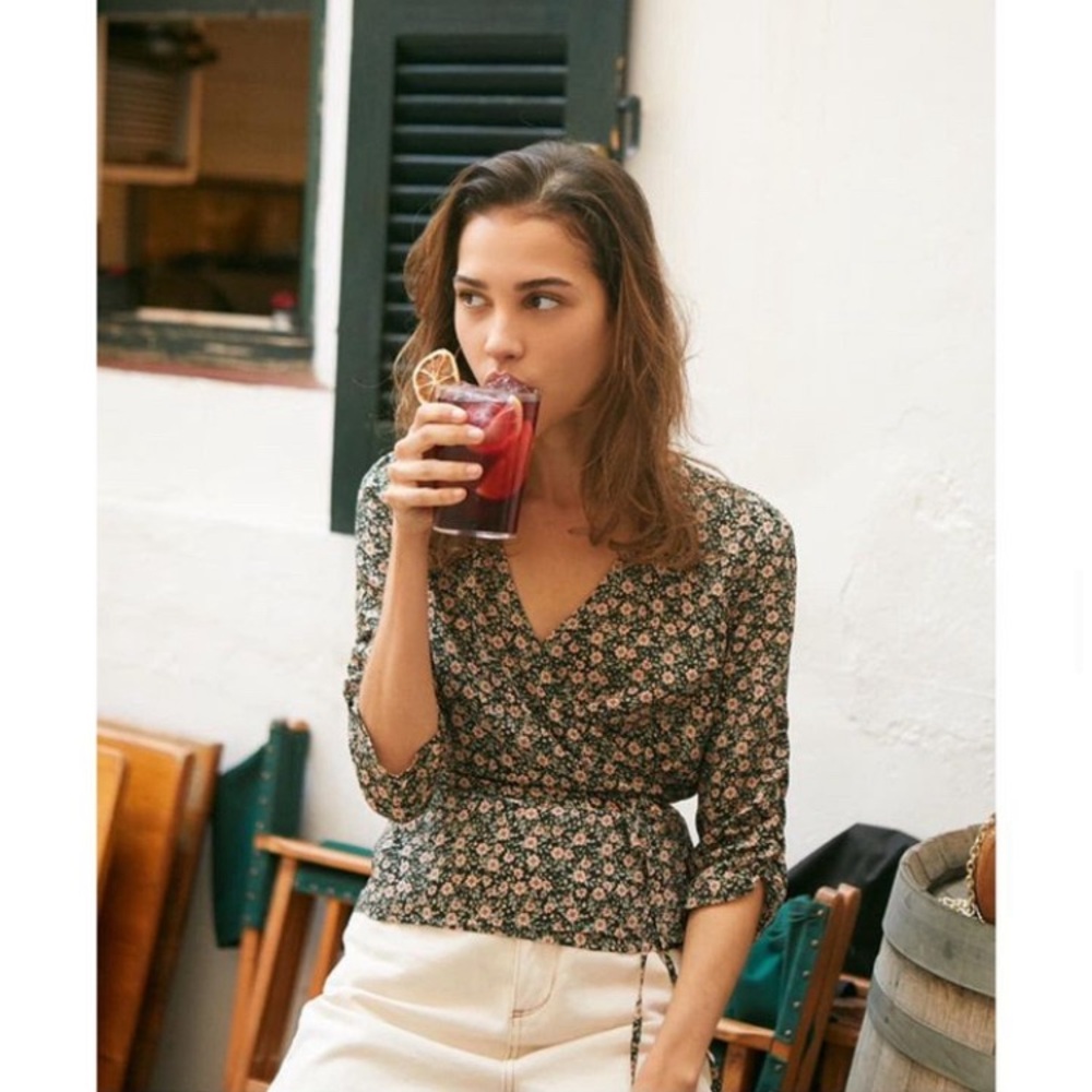 Petite mendigote wrap top with printed floral patterns